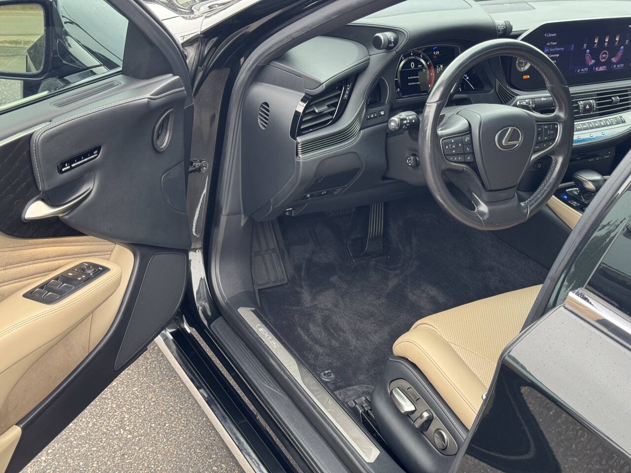Used 2021 Lexus LS 500 AWD w/ Accessory Package (Z1) image 9
