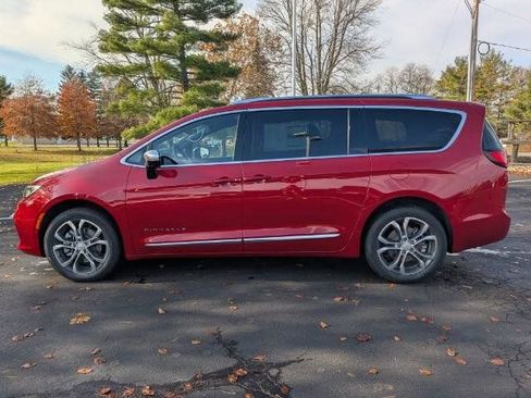 New 2026 Chrysler Pacifica Pinnacle AWD/4WD image 5