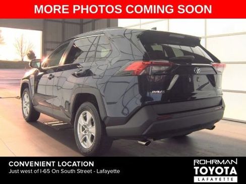 Used 2021 Toyota RAV4 XLE image 2