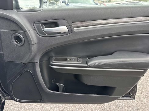 Used 2022 Chrysler 300 Touring w/ Sport Appearance Package image 28