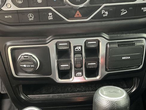 Used 2021 Jeep Wrangler Unlimited Sport AWD/4WD image 20