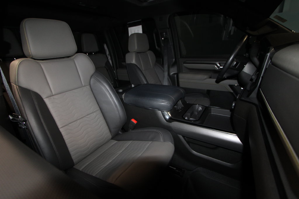 Used 2025 Chevrolet Silverado 2500 ZR2 w/ Technology Package AWD/4WD image 26