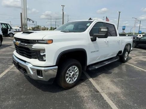 Used 2025 Chevrolet Silverado 2500 LT w/ Convenience Package AWD/4WD image 4