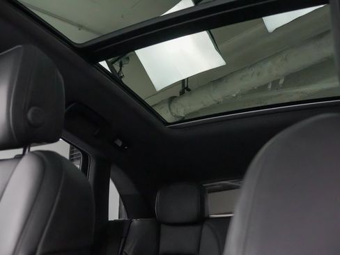 Used 2025 Porsche Macan image 36