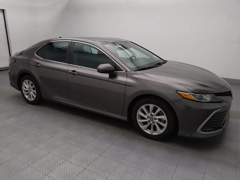 Used 2021 Toyota Camry LE FWD image 11