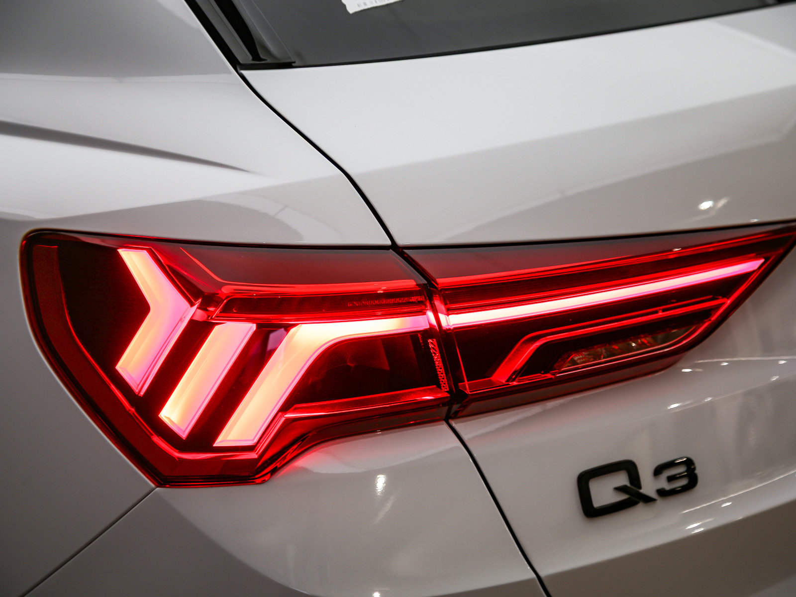 Certified 2025 Audi Q3 2.0T Premium AWD/4WD image 12