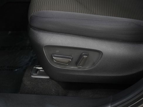 Used 2023 Toyota Highlander LE FWD image 22
