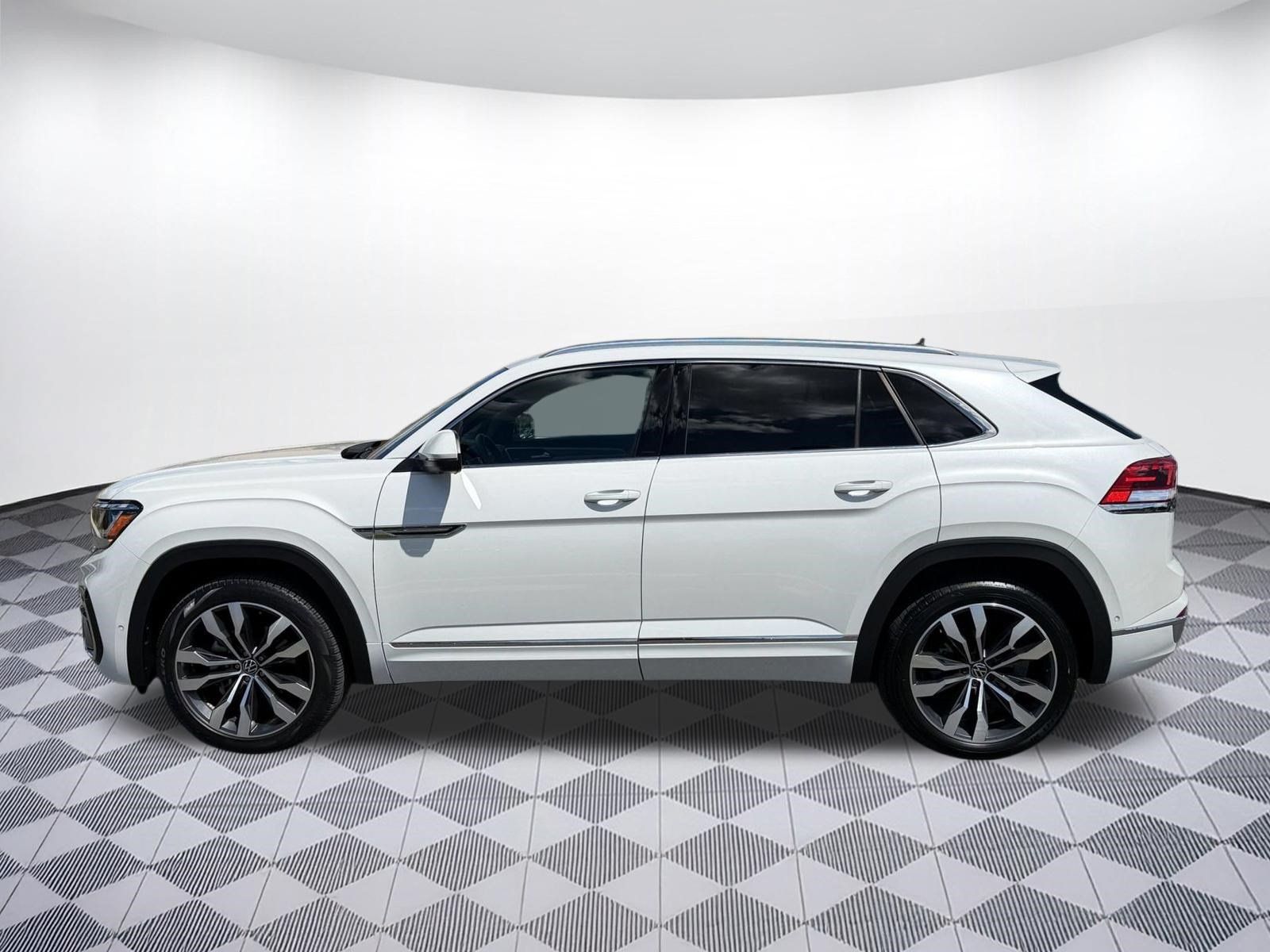 Certified 2023 Volkswagen Atlas Cross Sport SEL Premium R-Line AWD/4WD image 2