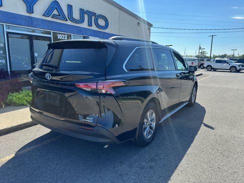Used 2022 Toyota Sienna XLE FWD image 4