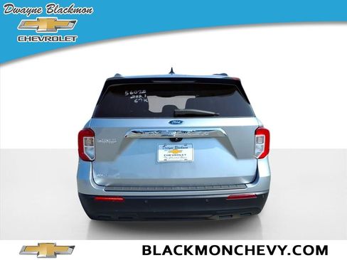 Used 2021 Ford Explorer XLT image 4
