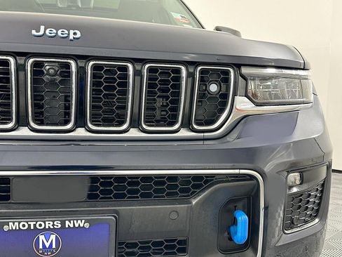 Used 2022 Jeep Grand Cherokee Overland w/ Advanced Protech Group III image 5