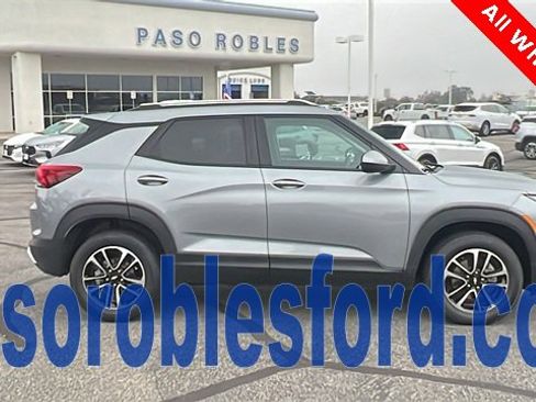 Used 2025 Chevrolet TrailBlazer LT image 2