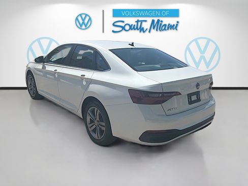 Certified 2023 Volkswagen Jetta SE FWD image 5