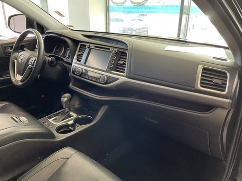 Used 2019 Toyota Highlander Limited Platinum image 19