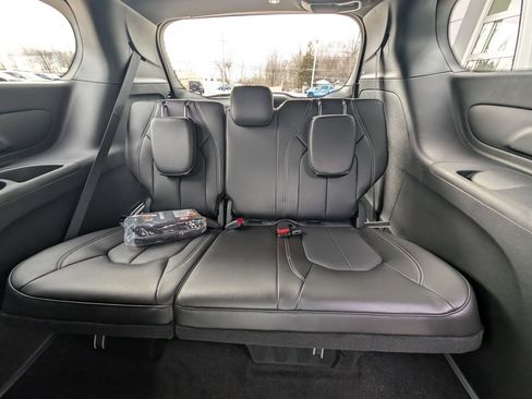 New 2026 Chrysler Voyager LX image 17