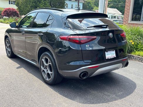 Used 2022 Alfa Romeo Stelvio Ti image 4