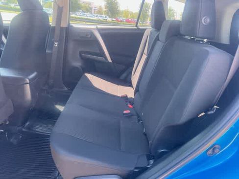 Used 2018 Toyota RAV4 LE FWD image 14