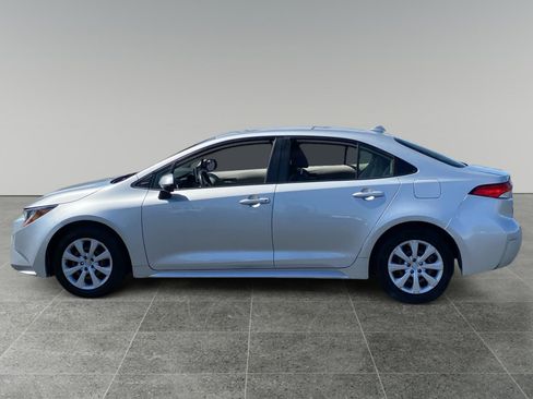 Used 2021 Toyota Corolla LE FWD image 2