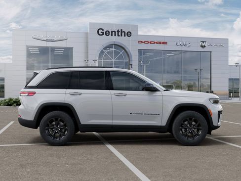 New 2026 Jeep Grand Cherokee Altitude AWD/4WD image 21