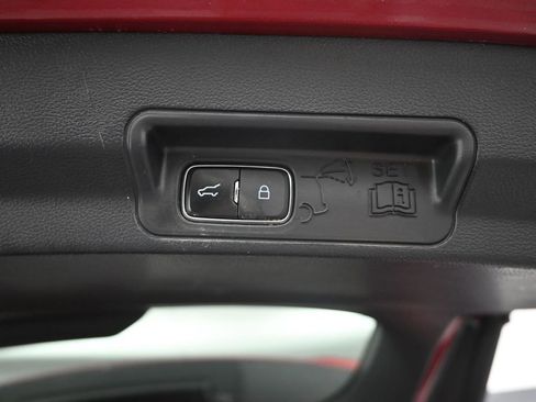 Used 2022 Ford Explorer XLT w/ Equipment Group 202A AWD/4WD image 11