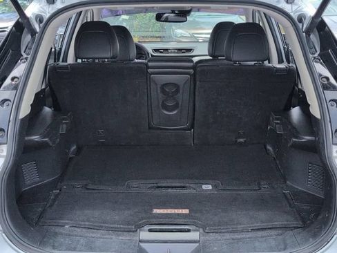 Used 2017 Nissan Rogue SL FWD image 25