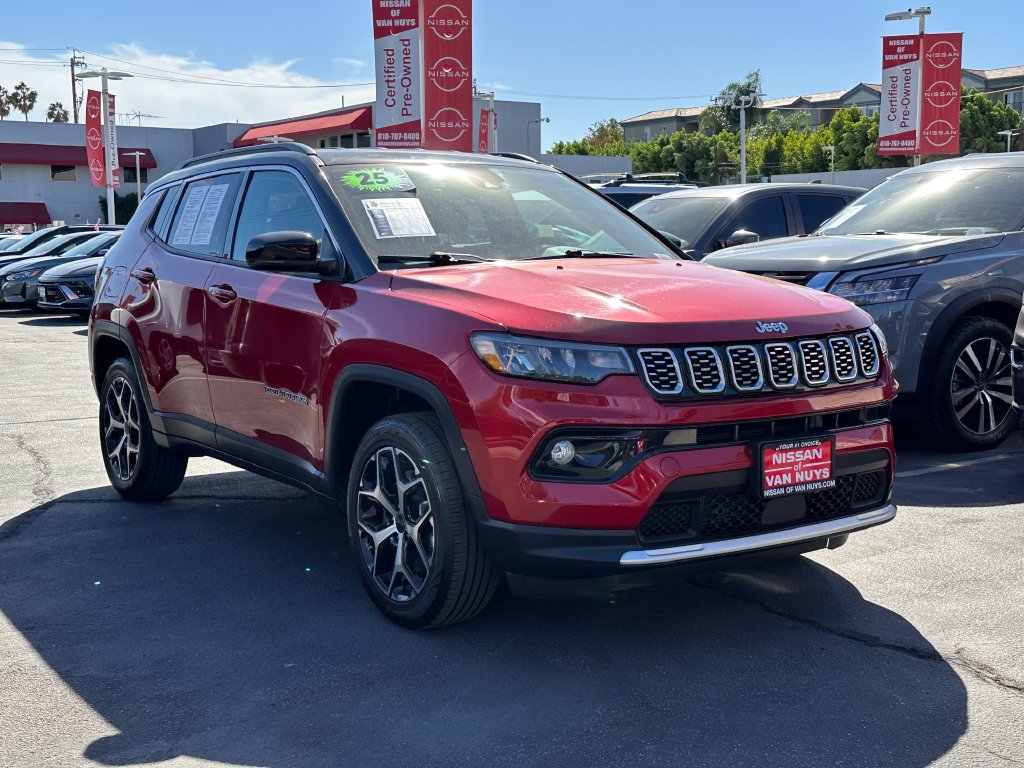 Used 2025 Jeep Compass Limited AWD/4WD image 9