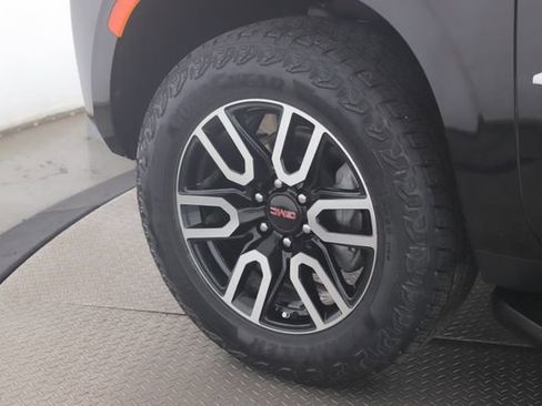 Used 2024 GMC Yukon AT4 w/ Technology Package image 13