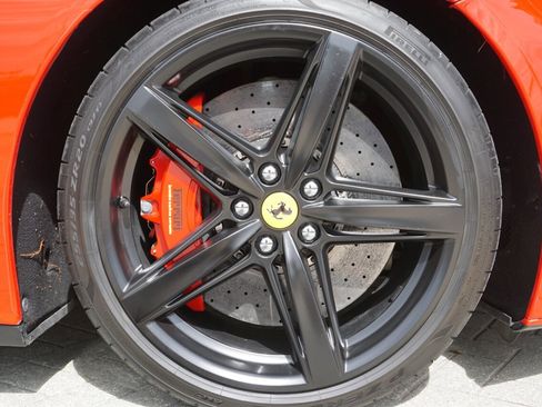 Used 2016 Ferrari F12 Berlinetta image 30