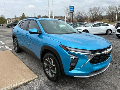 Used 2025 Chevrolet Trax LT image 4