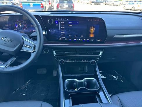 Certified 2024 Chevrolet Traverse Z71 AWD/4WD image 2