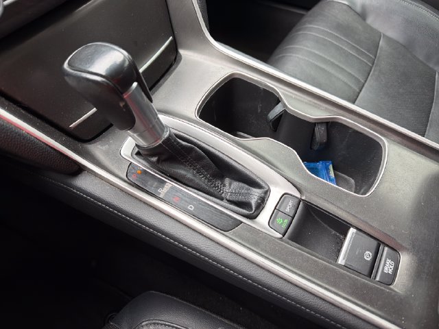 Used 2018 Honda Accord Touring image 15