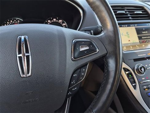 Used 2018 Lincoln MKX Reserve w/ Driver Assistance Package image 32