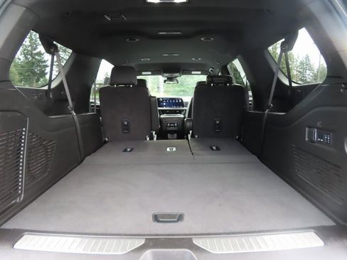 Certified 2025 Chevrolet Suburban Premier image 34