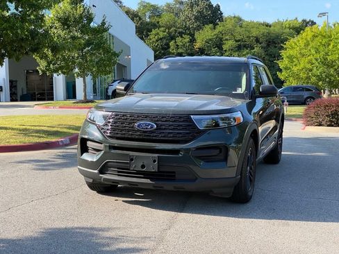 Used 2023 Ford Explorer XLT RWD image 3