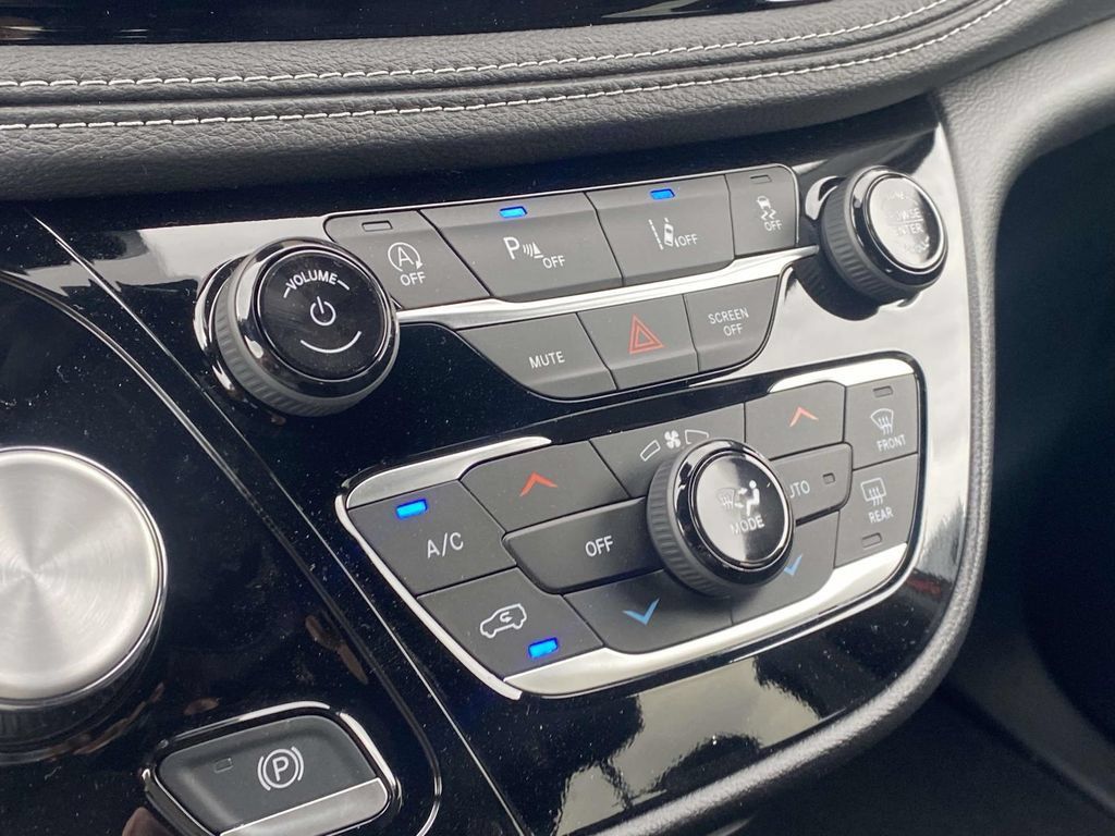 New 2027 Chrysler Pacifica Select FWD image 47