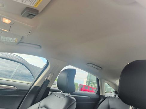 Used 2018 Ford Fusion SE w/ Fusion SE Technology Package FWD image 8