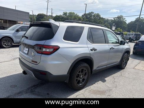 Used 2025 Honda Pilot TrailSport image 7