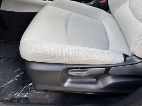 Used 2025 Toyota Corolla Cross L FWD image 25