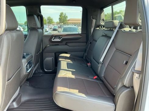 Used 2025 GMC Sierra 2500 Denali w/ Denali Reserve Package AWD/4WD image 16