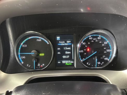 Used 2017 Toyota RAV4 XLE AWD/4WD image 3