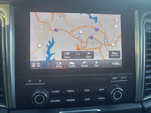 Used 2018 Porsche Macan image 34