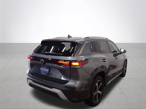 New 2025 Volkswagen Tiguan SE image 13