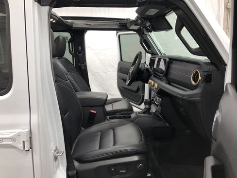 Certified 2024 Jeep Wrangler Sahara w/ Technology Group image 11