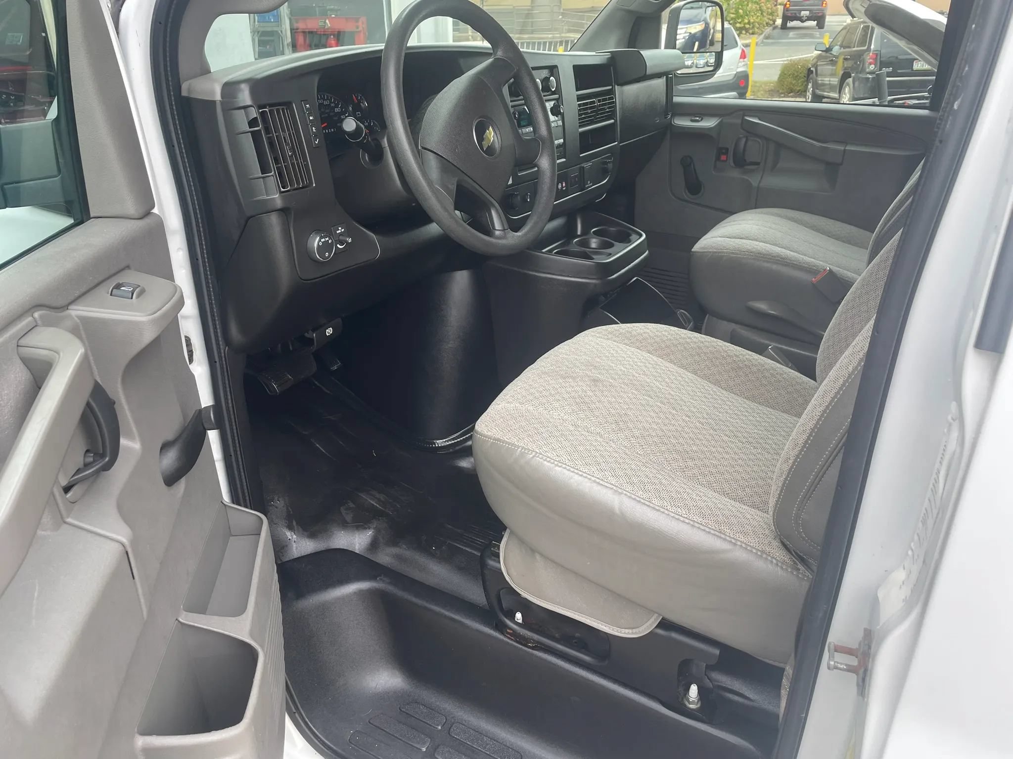 Used 2020 Chevrolet Express 2500 RWD image 9