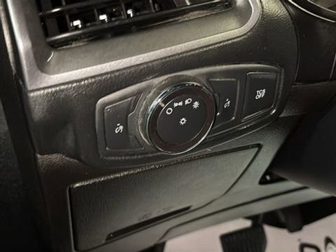 Used 2019 Ford Edge SE image 11