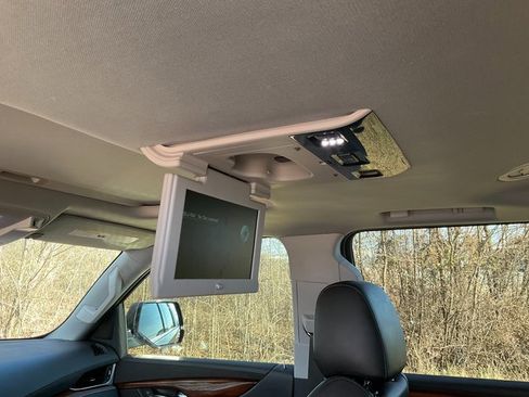 Used 2018 Cadillac Escalade ESV Luxury image 18