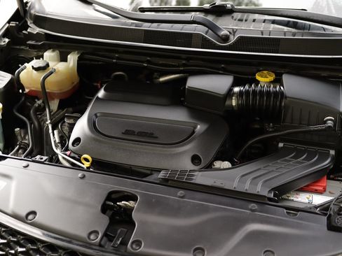 Used 2022 Chrysler Pacifica Touring-L FWD image 33