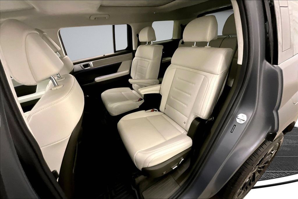 Used 2025 Hyundai Santa Fe Calligraphy AWD/4WD image 22