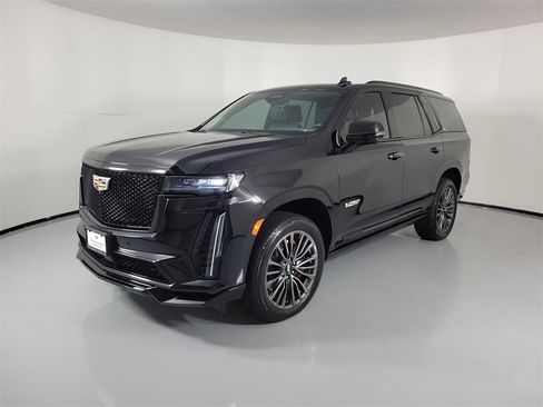 Certified 2024 Cadillac Escalade V w/ Heavy-Duty Trailer Package image 2