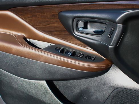 Used 2023 Nissan Murano Platinum w/ Cargo Package image 14